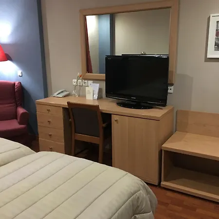 Hotel Athina Airport 3*