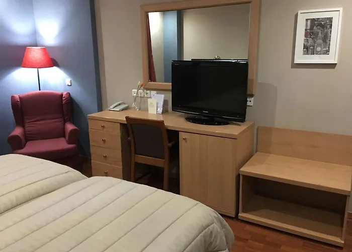 Hotell Athina Airport 3*