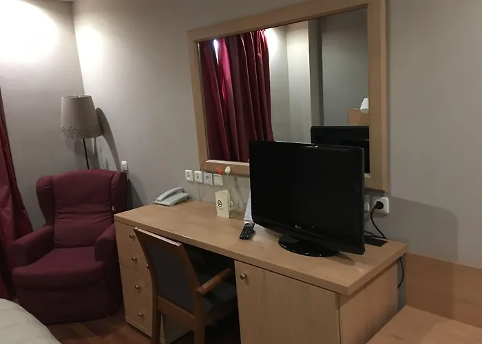 Athina Airport Hotell 3*